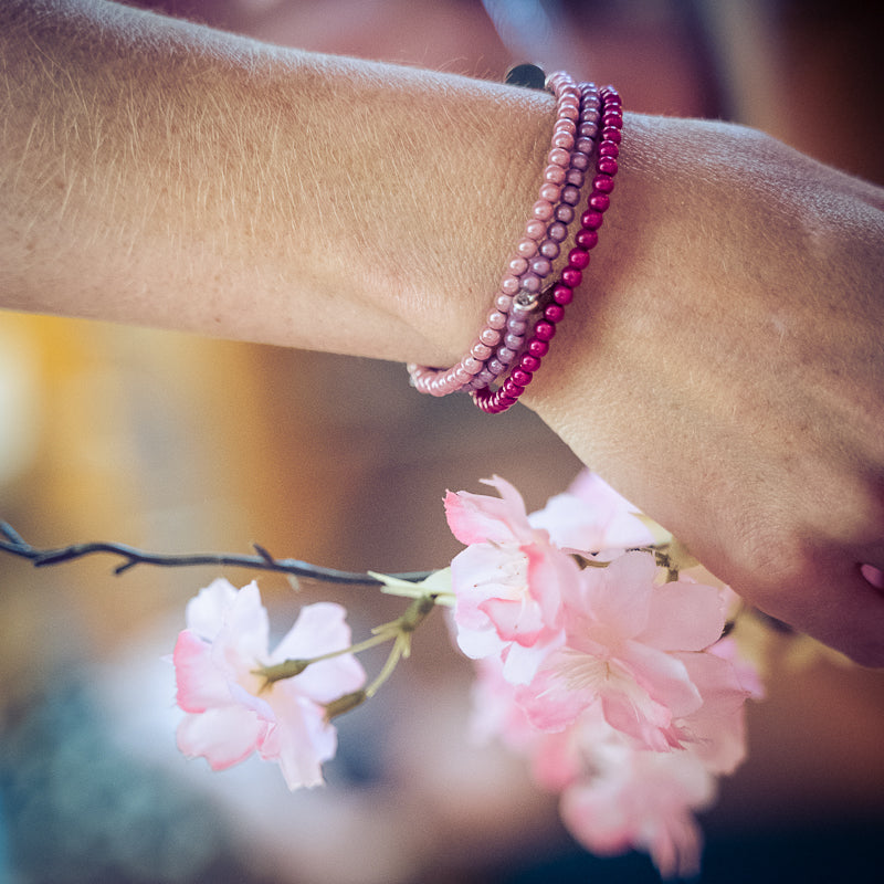 Bracelet with store small beads